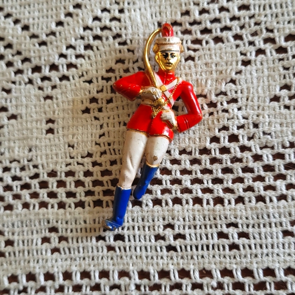 3/25 Vintage marching band metal brooch